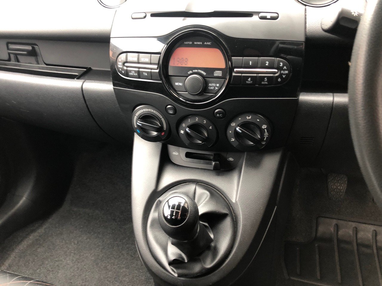 Used 2014 Mazda 2 1.3 SE Hatchback 5dr Petrol Manual Euro 5 (a/c) (75